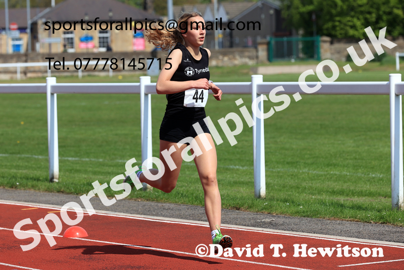 1500 metres, 2026 Elswick Harriers Event, Wentworth, Hexham. Photo: David T. Hewitson/Sports for All Pics